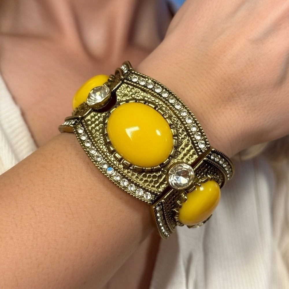 Elegant Gold Plated Bracelet 🆕 - Picture 4 of 5